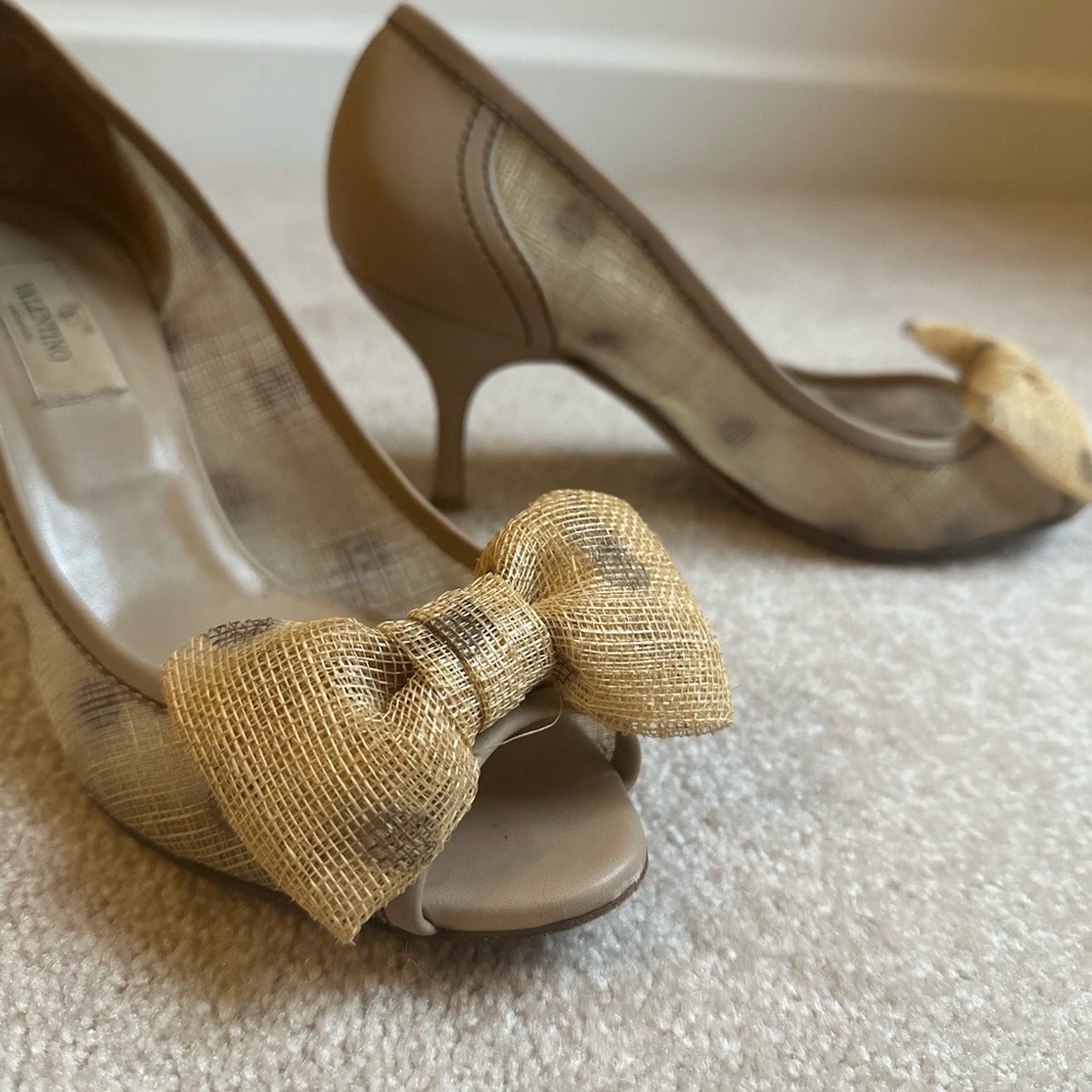 Valentino Nude Patent Raffia Bow Pumps Peep Toe Kitten Heels size 38